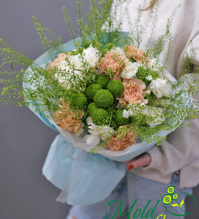 Bouquet of freesia, carnations and chrysanthemums photo 394x433